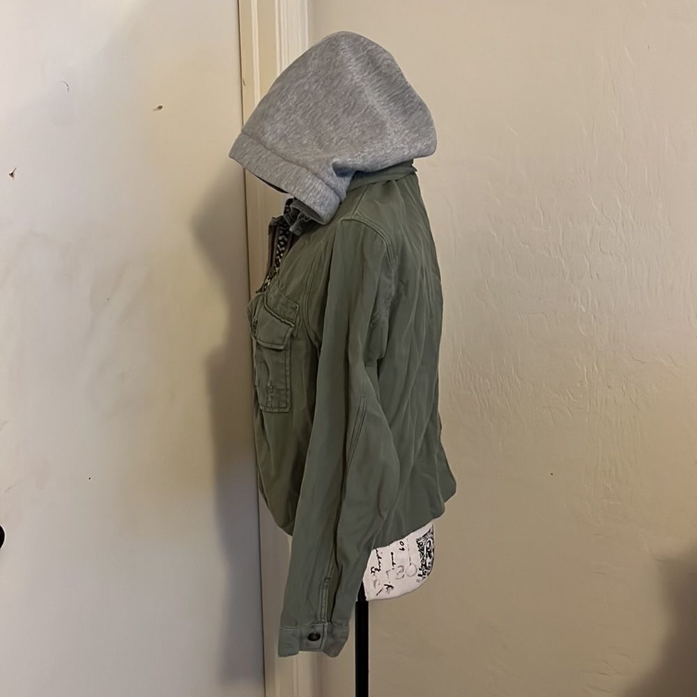 Free People Distressed Green Embroidered Detailing Boho Gray Hoodie Crop Jacket - Picture 4 of 12